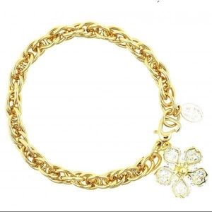 Women’s Charm bracelet Size 8 Gold Layered